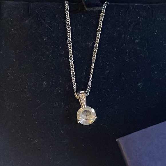 Swarovski crystal drop necklace - Picture 2 of 2